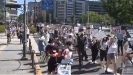 日本爆发示威游行活动 日本多地民众对美国歧视有色人种不满